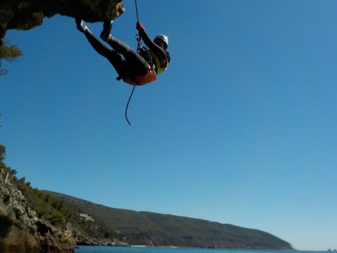 Portinho Da Arrábida: Coasteering Boat Tour - Meeting Point and Duration