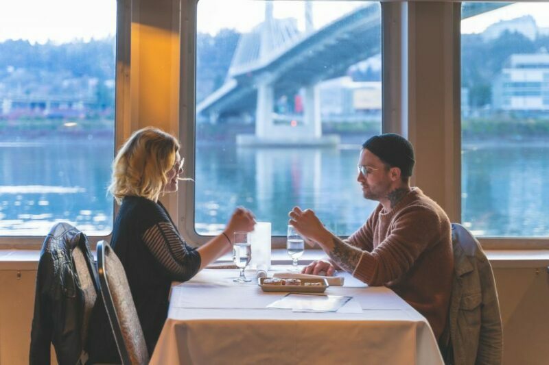 Portland: 2-hour Lunch Cruise on the Willamette River - What the Cruise Offers: Views, Food, and Entertainment