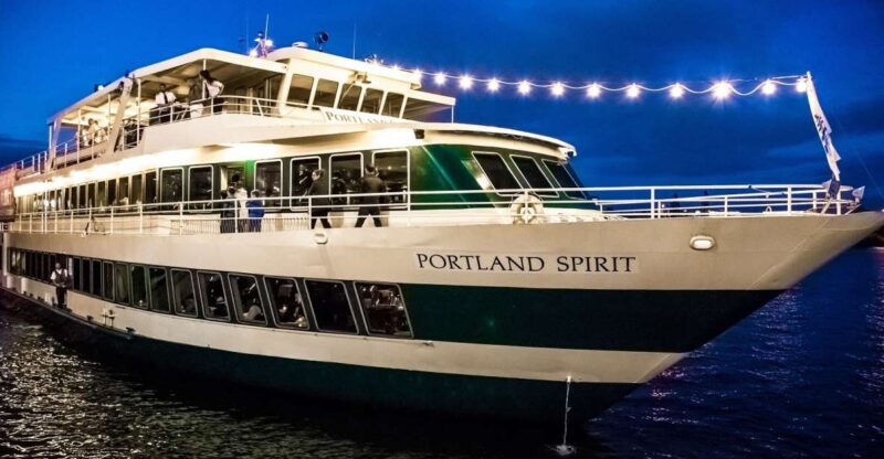 Portland: Willamette River 2.5-hour Dinner Cruise - Entertainment and Sights