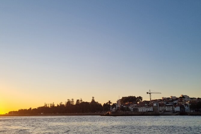 Porto: 2h Private Tour (1 to 6 People) on the Douro River With a Local - Exploring the Douro River