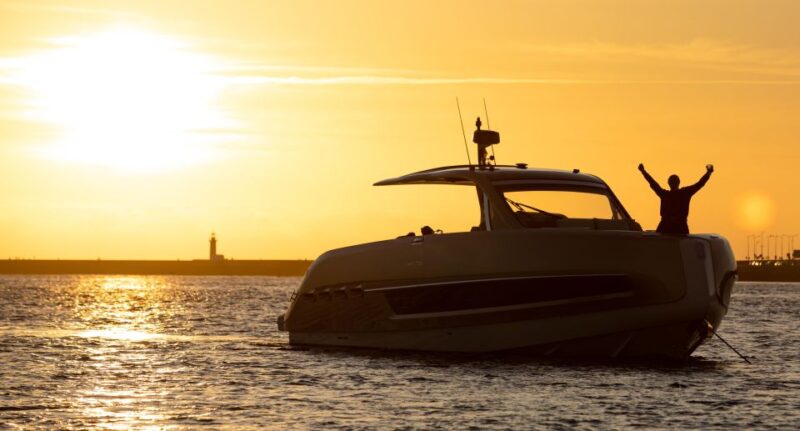 Porto: 2h SUNSET Private Luxury Yacht in the Douro - Landscapes of Porto and Gaia