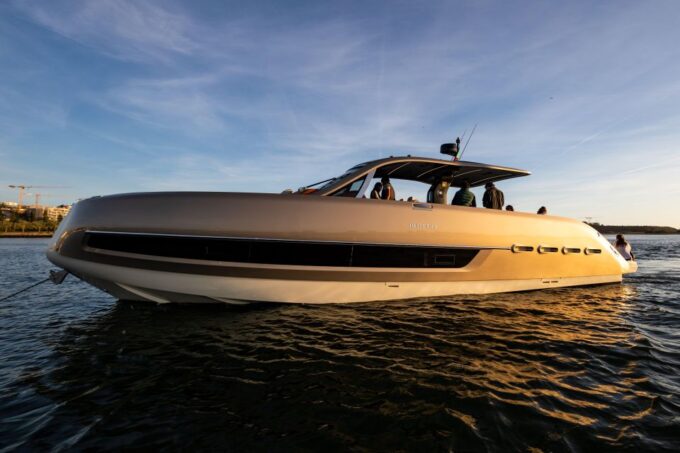 Porto: 2h SUNSET Private Luxury Yacht in the Douro - Sunset on Luxury Yacht