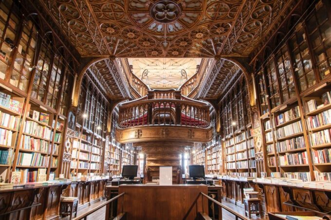 Porto: 3-Hour Downtown Walking Tour - Discovering Aliados Avenue and Train Station
