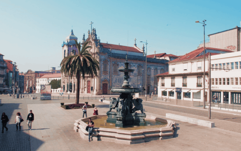 Porto: 5D Flight Over the City for the Whole Family. - Location and Accessibility