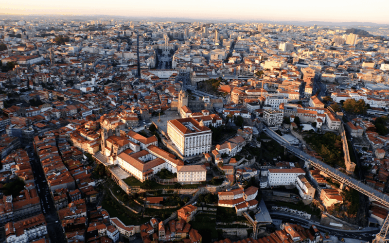 Porto: 5D Flight Over the City for the Whole Family. - Multilingual Support and Flexibility