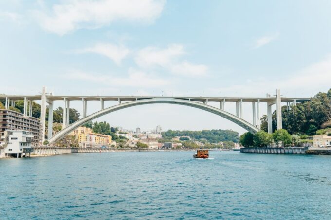 Porto: 6 Bridges Douro River Cruise - Passenger Comfort and Navigation