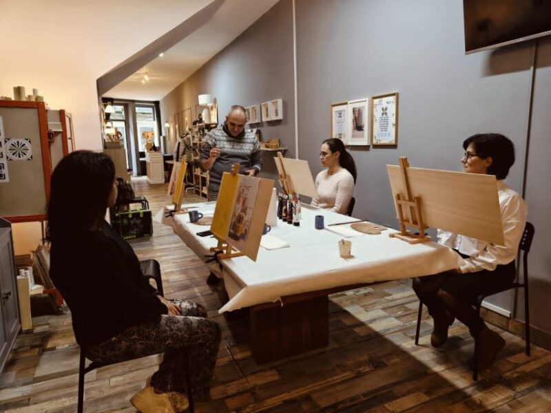Porto: Acrylic and Oil Painting Class With a Local Artist - Studio Environment