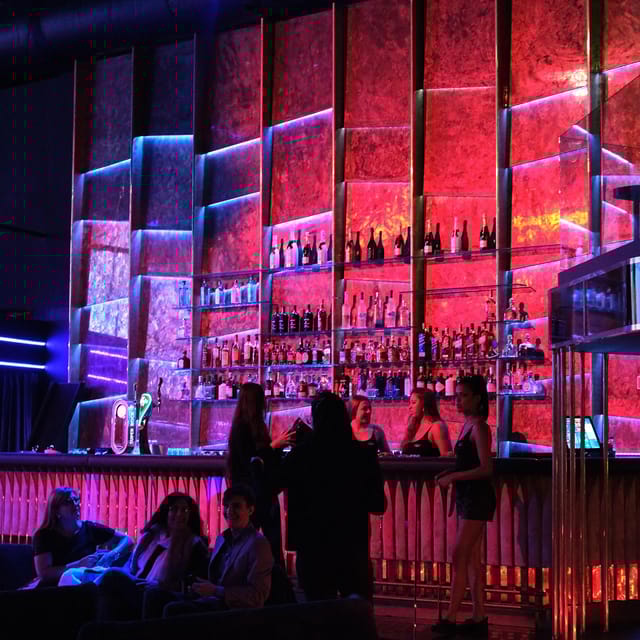 Porto: Bachelor Party Offer of a Glass of Champagne or Drink - Inclusions