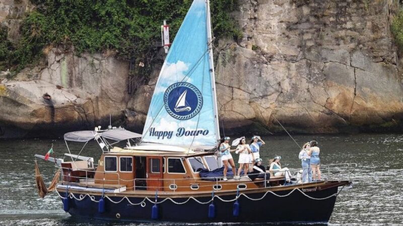 Porto : Bachelorette Party on Private Boat (1-10px) - Key Points