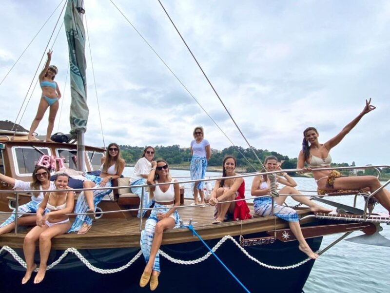 Porto : Bachelorette Party on Private Boat (1-10px) - Customizable Private Tour
