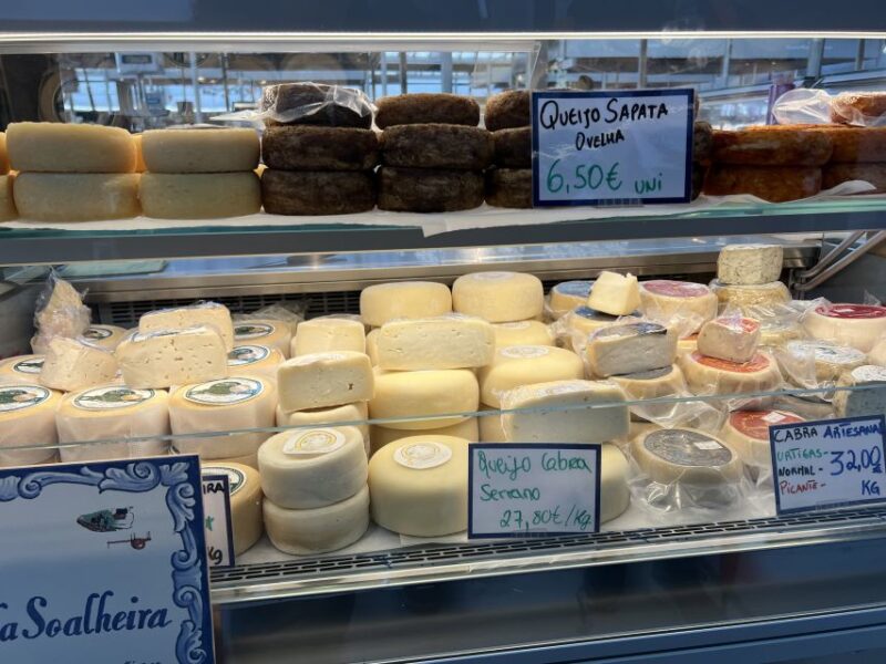 Porto: Bolhão Market and Codfish Tasting Guided Food Tour - Bolhão Market Visit