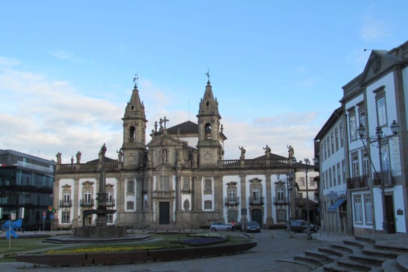 Porto: Braga & Guimarães Full Day Tour - Guimarães Discoveries