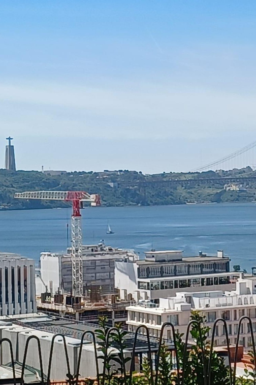 Porto - Braga - Guimarães - Porto Private Tour Half Day - Explore Old Lisbon
