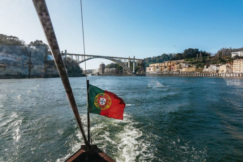 Porto: Bridges Cruise With Optional Wine Cellar Tour - Meeting Point and Scheduling