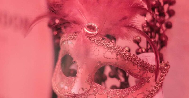 Porto: Cabaret & Pole Shows, Offer a Glass of Champagne - Ticket Information
