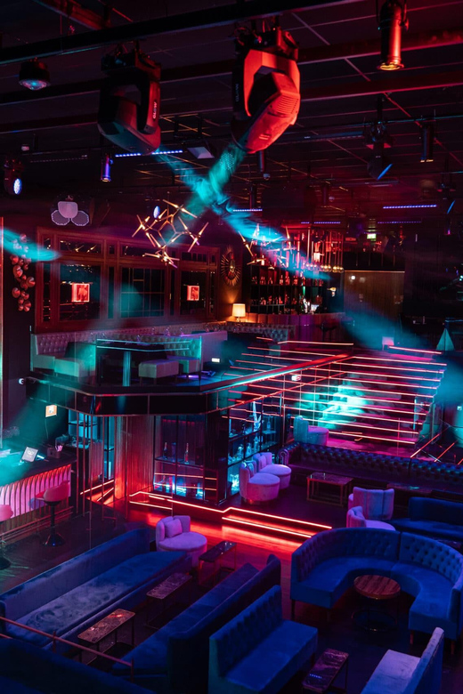 Porto: Cabaret & Pole Shows, Offer a Glass of Champagne - Exclusive VIP Dining
