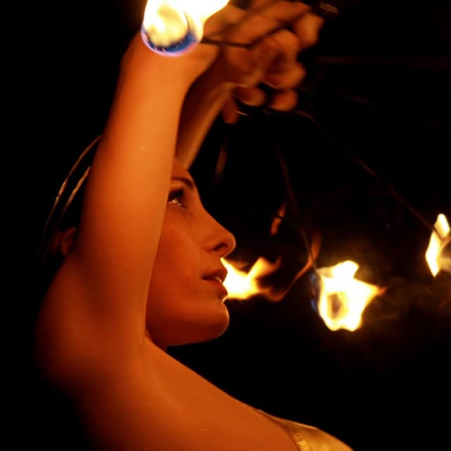 Porto: Cabaret & Pole Shows, Offer a Glass of Champagne - Frequently Asked Questions