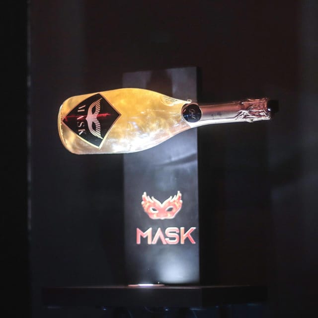 Porto: Cabaret & Pole Shows, Offer a Glass of Champagne - Recap