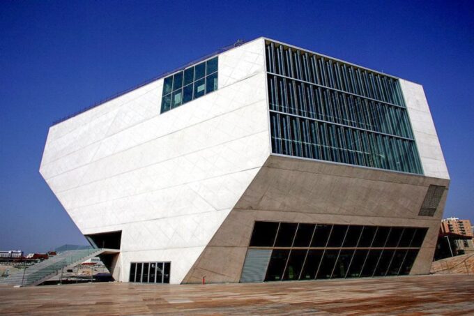 Porto City Full Day Minibus Tour, Lunch & Wine Tasting - Meeting Point and Pick-up