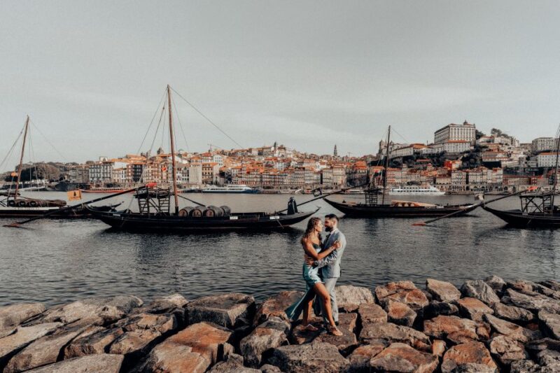 Porto: Couple Photo Session in Foz Velha - Photography Experience