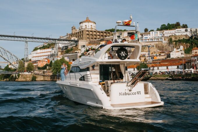 Porto: Cruise on the Douro River - Discover Island of Lovers - Onboard Services and Crew