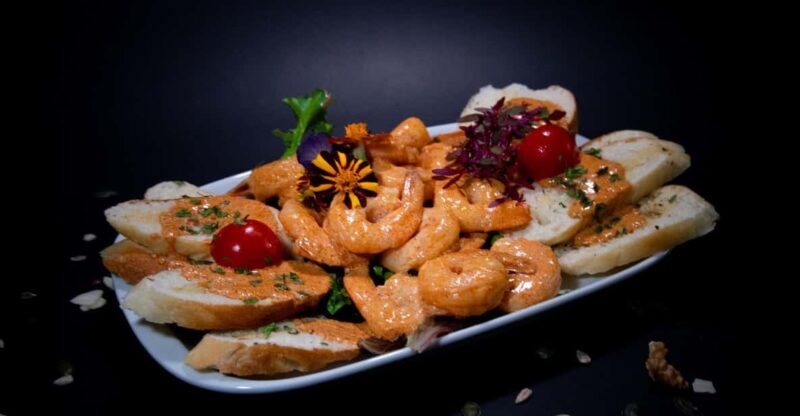 Porto: Dinner With Cabaret & Pole Shows - Experience Overview