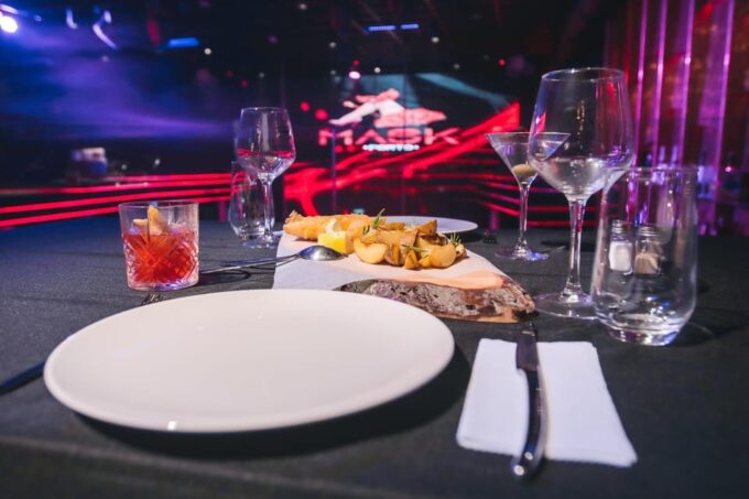 Porto: Dinner With Cabaret & Pole Shows - Event Pricing