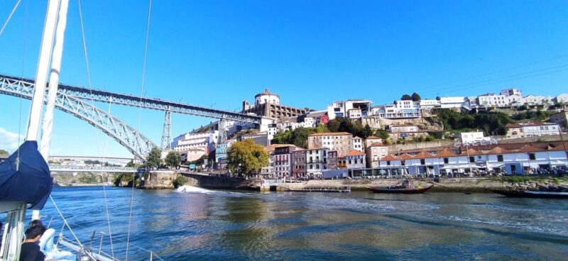 Porto Douro River Boat Tour - Cruise Amenities