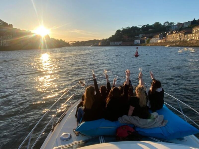 Porto: Douro River Cruise / Welcome Drink/With Sunset Option - Key Points