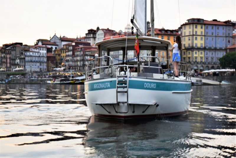 Porto: Douro River Sailing Cruise With Local Guide & Drinks - Local Guide