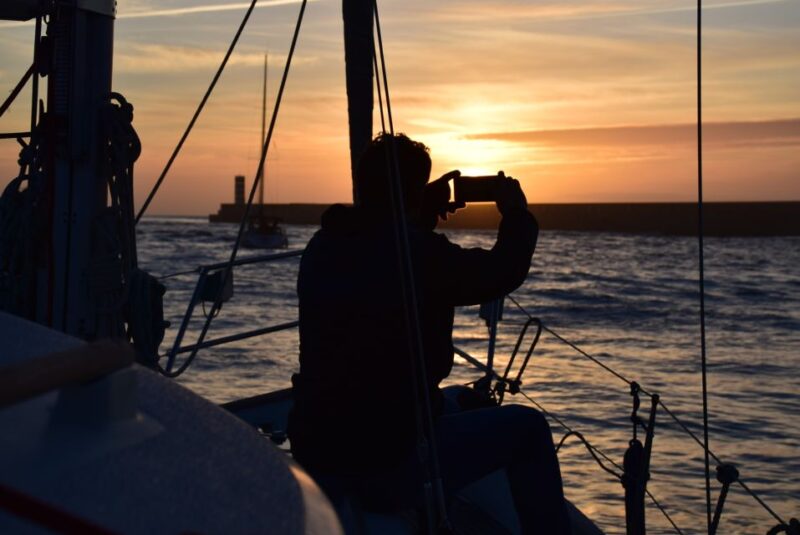 Porto: Douro River Sailing Cruise With Local Guide & Drinks - Cruise Starting Point