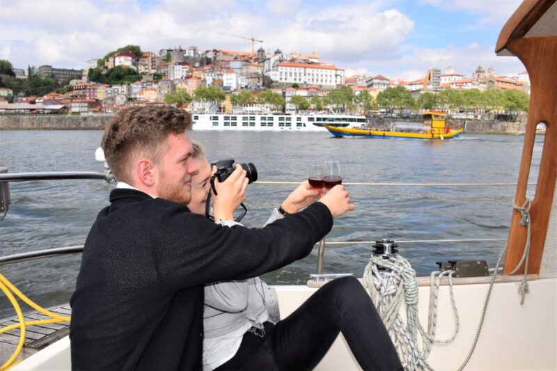 Porto: Douro River Sailing Cruise With Local Guide & Drinks - Itinerary Highlights