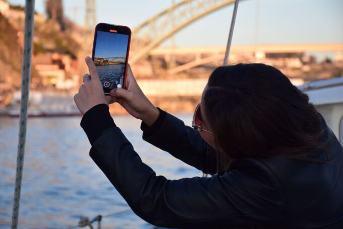 Porto: Douro River Sailing Cruise With Local Guide & Drinks - Cruise Inclusions