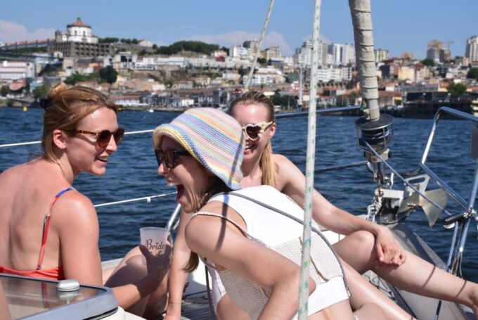Porto: Douro River Sailing Cruise With Local Guide & Drinks - Important Considerations