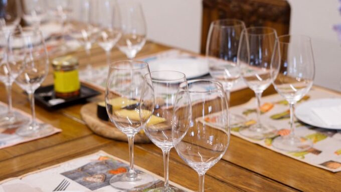 Porto: Evening Local Food Crawl With Drink Pairings - Relaxed Pace