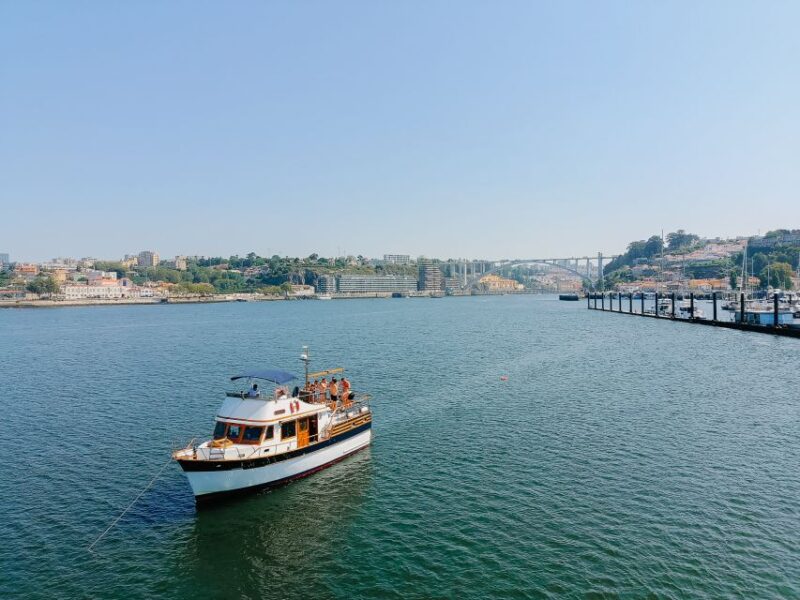 Porto: Exclusive Bachelor Party at Classic Boat Cruise 3H - Key Points