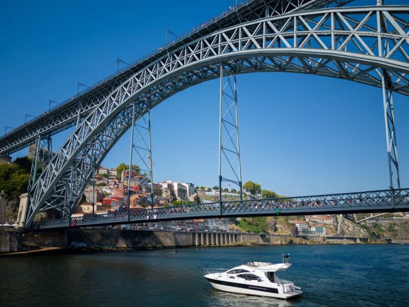 Porto: Exclusive Dinner on Board at Luxury Yacht Cruise 3H - Packing Essentials
