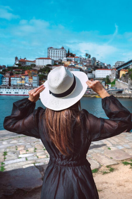 Porto: Express Walk With a Local in 60 Minutes - Tour Itinerary