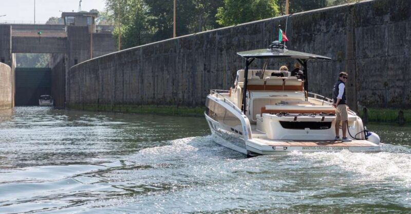 Porto: FULLDAY Private Luxury Yacht in the Douro - Luxury Yacht Amenities