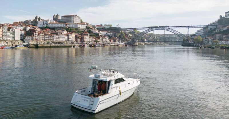 Porto: Golden Leaf Boat Cruise 2H - Key Points
