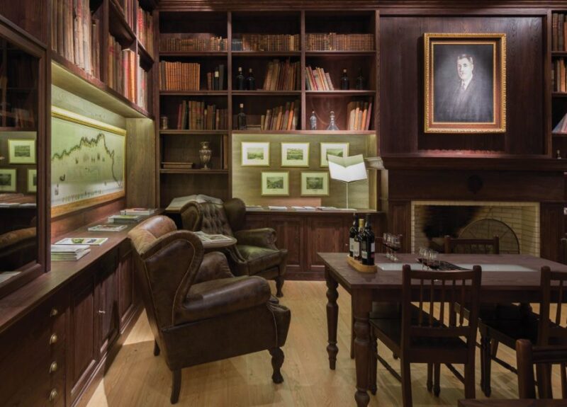 Porto: Grahams Port Lodge Tour & Vintage Room Wine Tasting - Experience Highlights