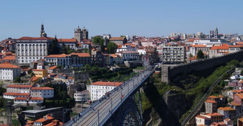 Porto: Guided Walking Tour and Lello Bookshop - Group and Language Options