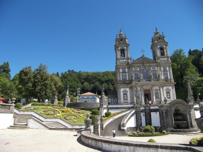 Porto: Guimarães & Braga Tour With Entry Tickets and Lunch - Experience the Tour Firsthand