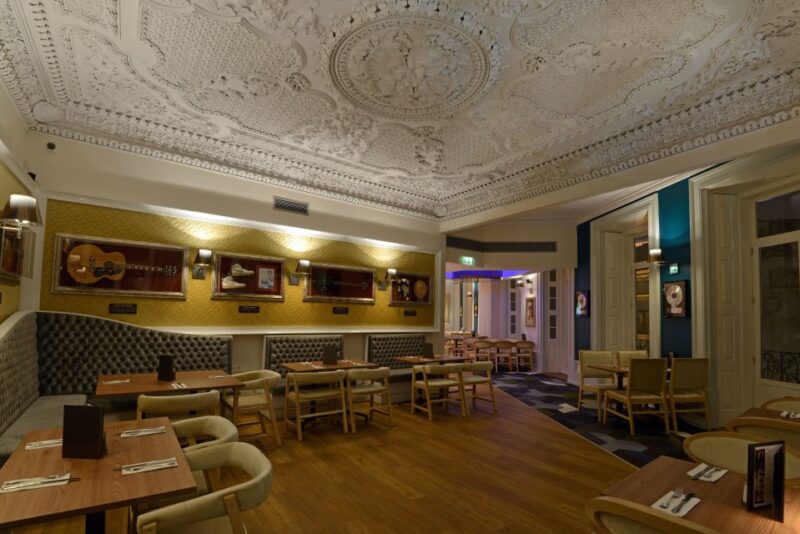 Porto: Hard Rock Cafe Skip-The-Line With Set Menu - Experience Highlights