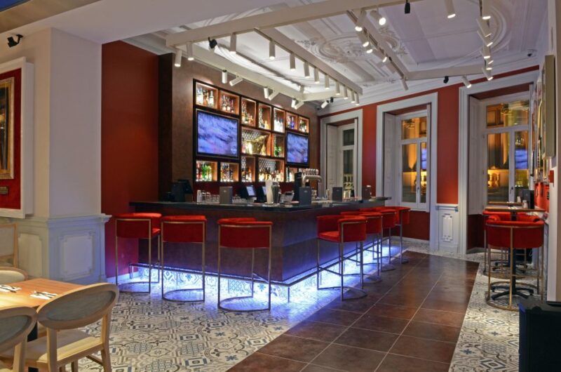 Porto: Hard Rock Cafe Skip-The-Line With Set Menu - Rock and Roll Memorabilia