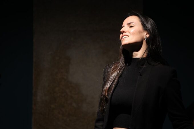 Porto: Historic São Bentos Exclusive Fado Show W/ Port Wine - Meeting Information