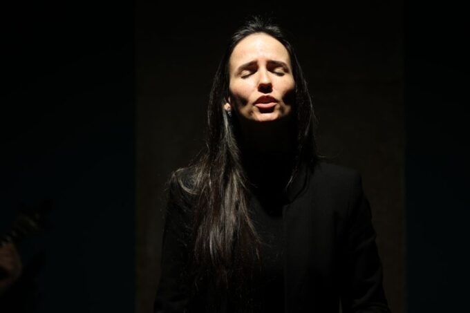 Porto: Historic São Bentos Exclusive Fado Show W/ Port Wine - Accessibility