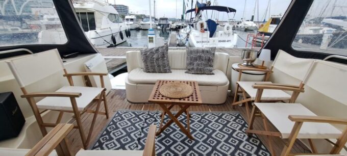 Porto: Luxury Yacht Tour of the 6 Bridges and Douro Estuary - Exploring Portos Landmarks