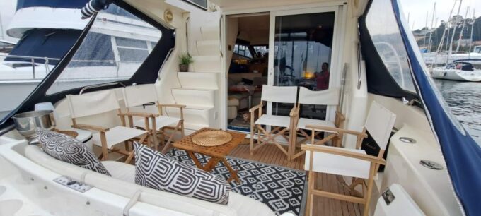 Porto: Luxury Yacht Tour of the 6 Bridges and Douro Estuary - Frequently Asked Questions