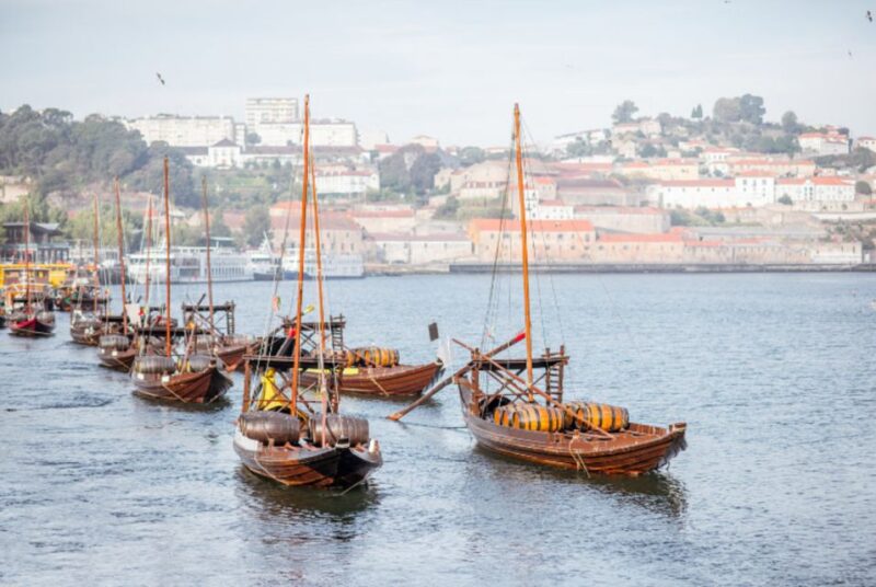 Porto Old Ribiera Wall Walking Tour - Guided Experience